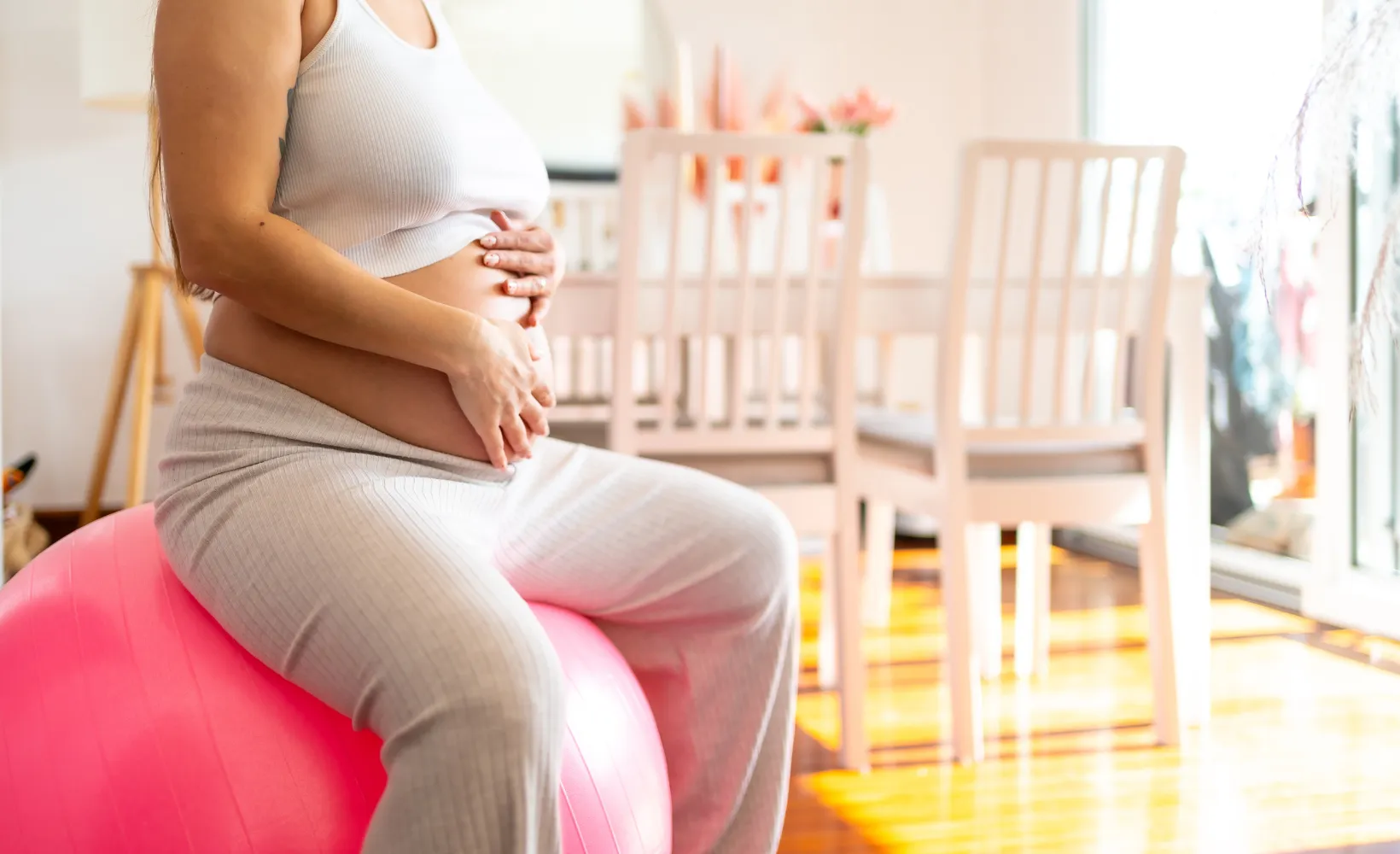 Comment choisir son ballon suisse pour l’entraînement et pourquoi il est utile pendant la grossesse et le post-partum?