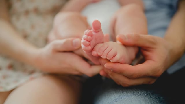 Dépression post-partum : un nouveau traitement approuvé par Santé Canada (et pourquoi bouger aide aussi)