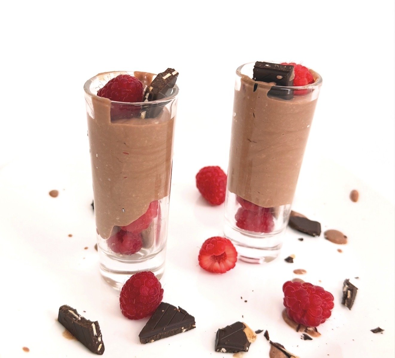 Dessert style mousse au chocolat noir et framboise végétalien 🍫